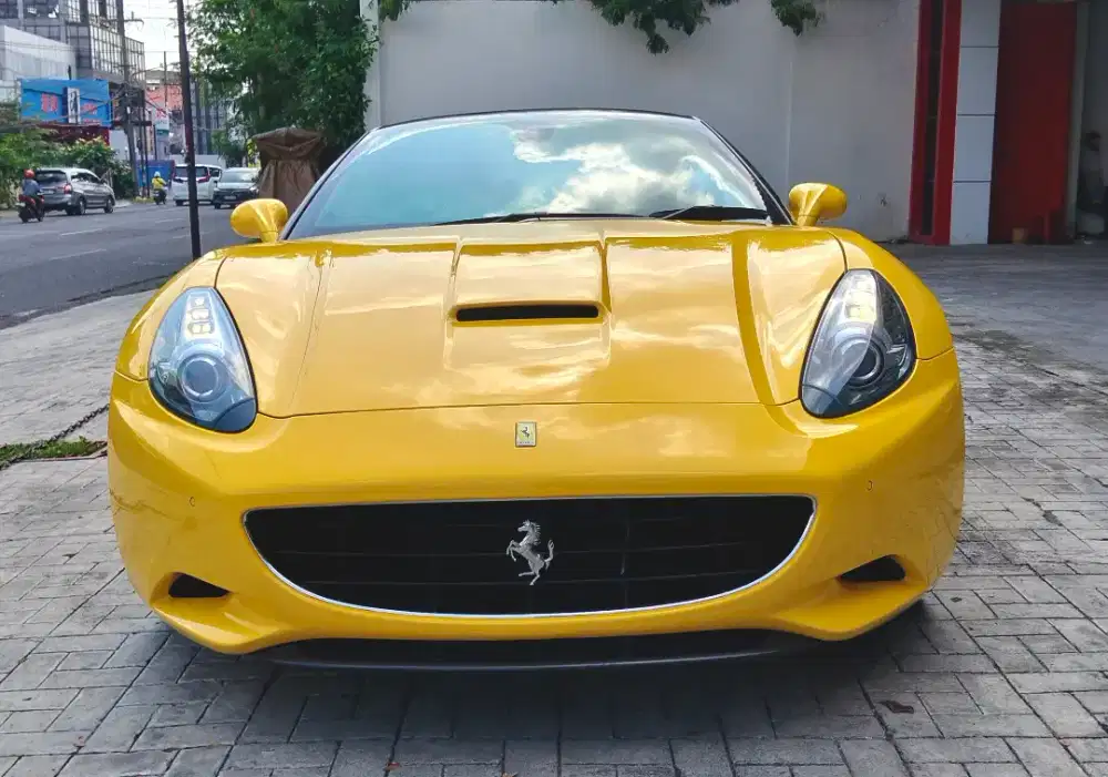 FERARRI CALIFORNIA 4.3 AT 2013 KUNING