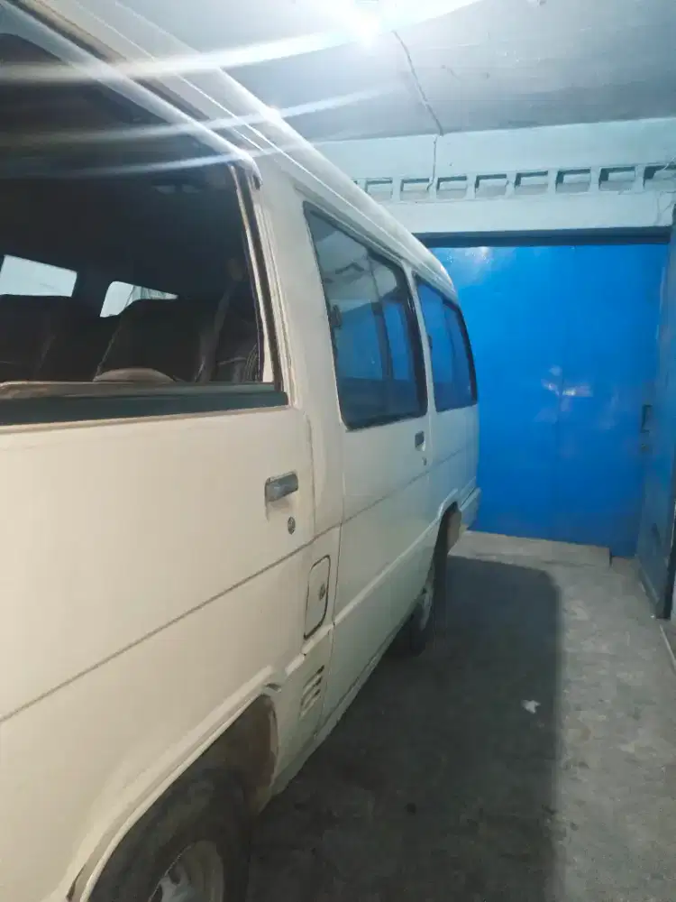 Mitsubishi Colt L300