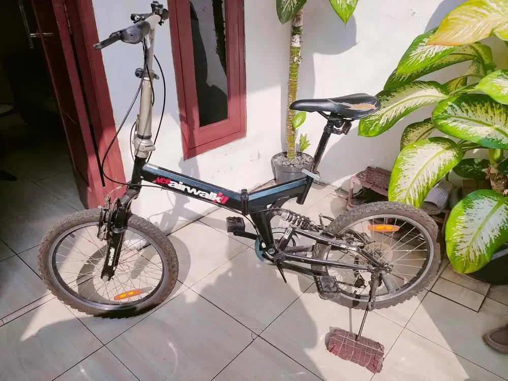 Sepeda lipat airwalk