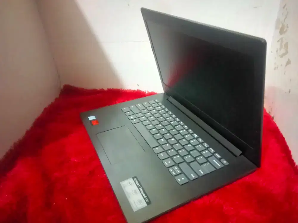 Lenovo Ip 330/core i7-8550/ram8gb/SSD 256gb/Radeon 530 siap pake