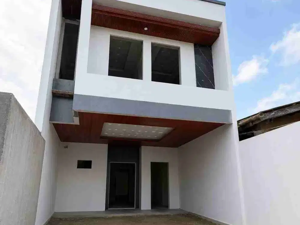 RUMAH DEPAN STASIUN KRL LENTENG AGUNG