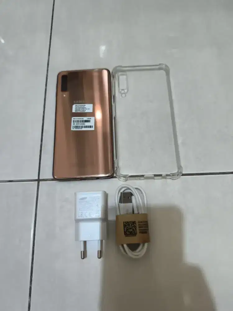Samsung a7 2018 ram 6/128 gold mulus sein