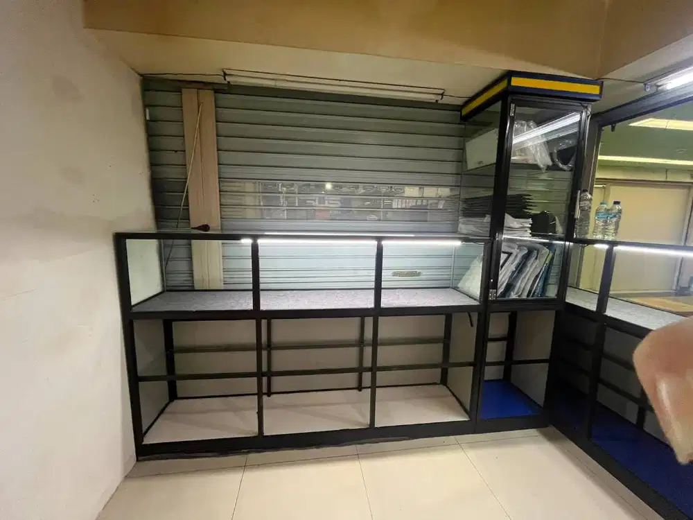 Meja etalase nego sampai dapat