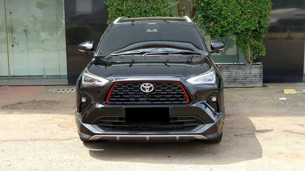 Toyota Yaris Cross HEV 15 GR Hybrid CVT TSS Hitam 2023 Like New Low Km