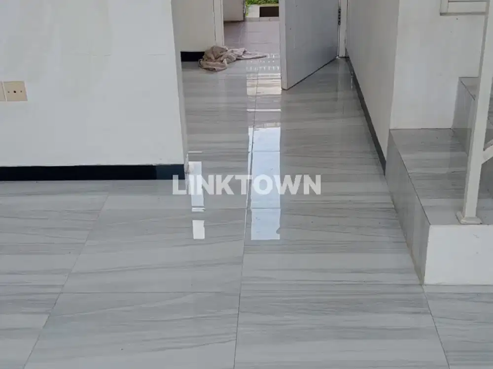 Dijual Cepat Termurah Nego Rumah 2 Lantai di Perumahan Griya Sumber Arum Malang