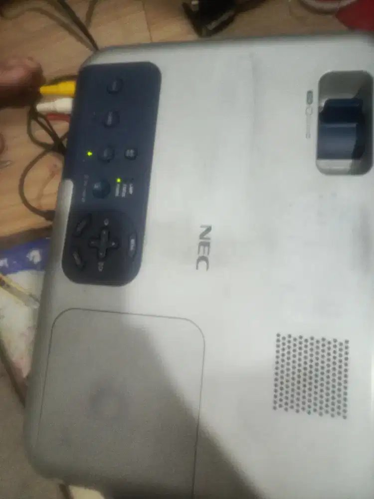 Punya infokus mau di jual aja