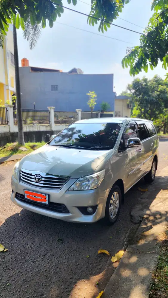 Toyota Kijang Innova 2012 Bensin