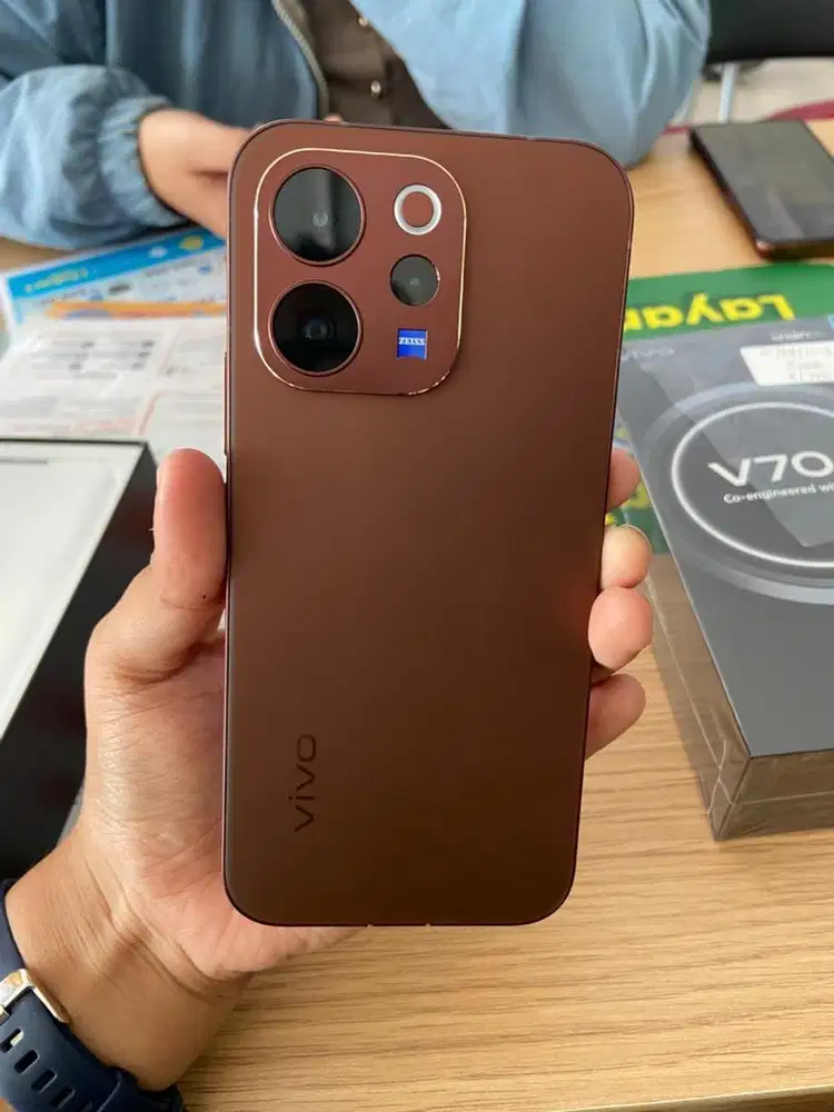 Vivo V70 5G 12/256