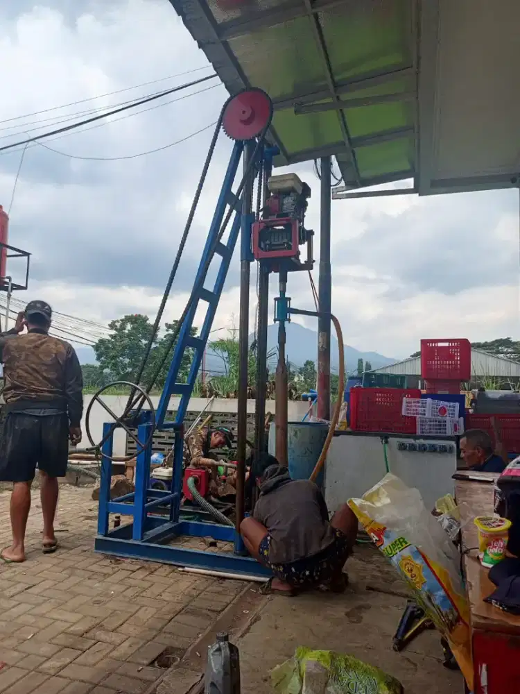 Sumur bor air dalam atau dangkal