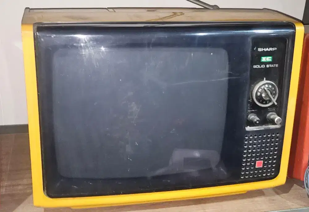 TV televisi Sharp solid state
