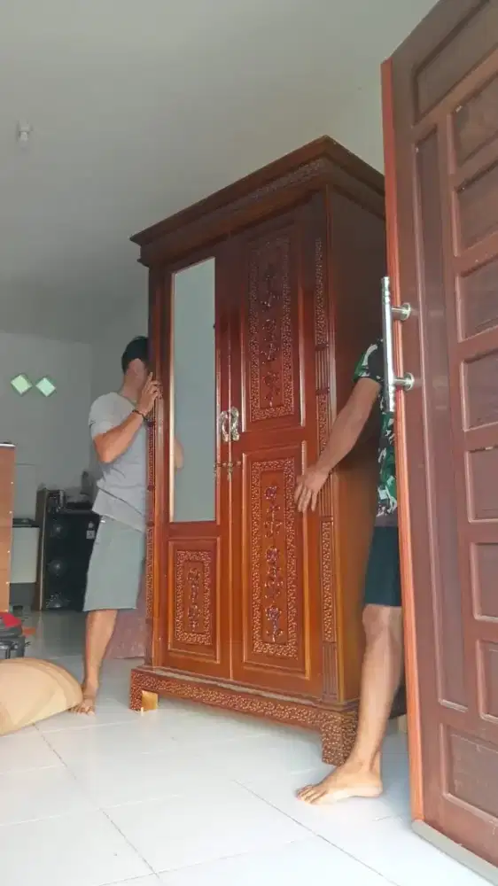 Lemari baju 2 pintu,kayu sungai model ukir jati T.210cm