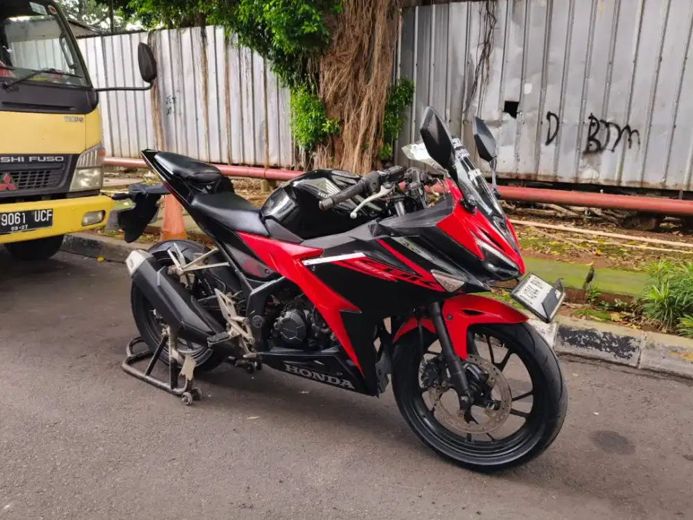 Honda CBR150R 150cc PGM-FI Thn 2017