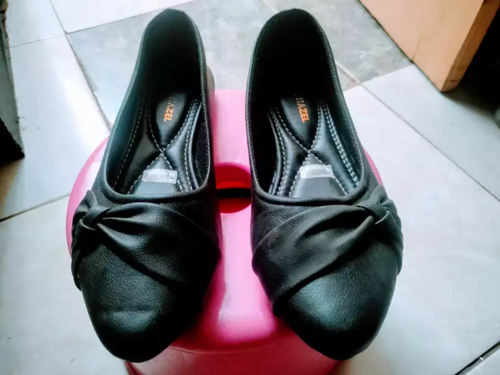 Jual sepatu merk Livia Hazel
