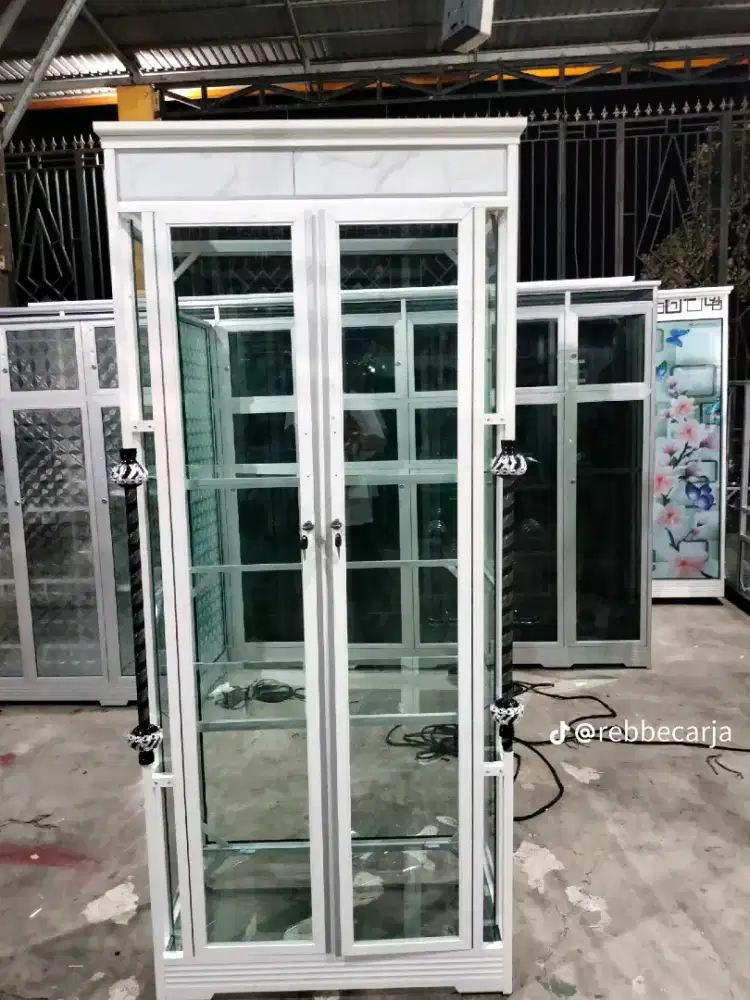 Lemari buffet pajangan 2 pintu putih susu full rak kaca T.175cm