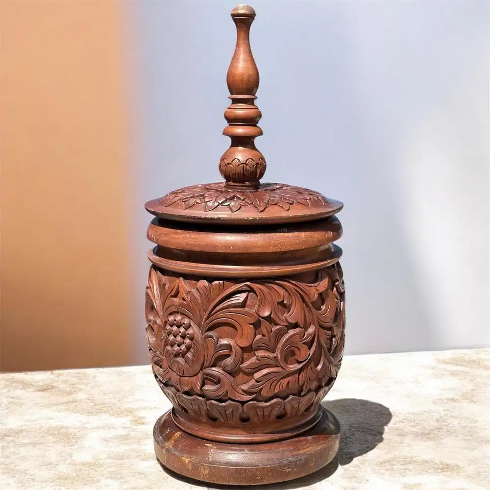 Vintage Guci Ukir Kayu Jati dengan Tutup - Motif Daun