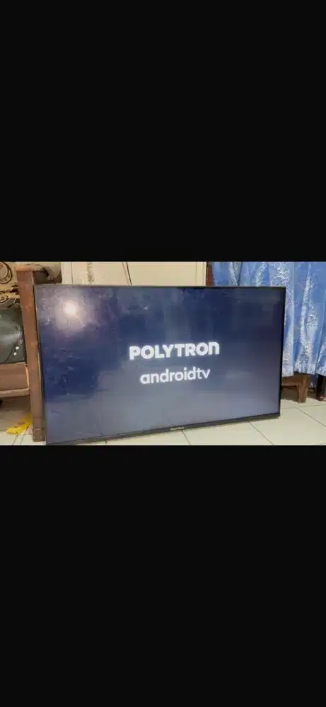 tv polytron 43inch stuck logo