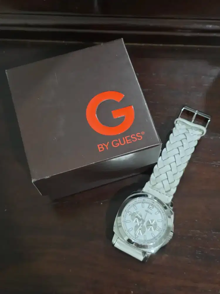 Jam tangan Guess