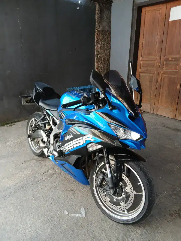 KAWASAKI ZX25R QS ABS BIRU TAHUN 2021