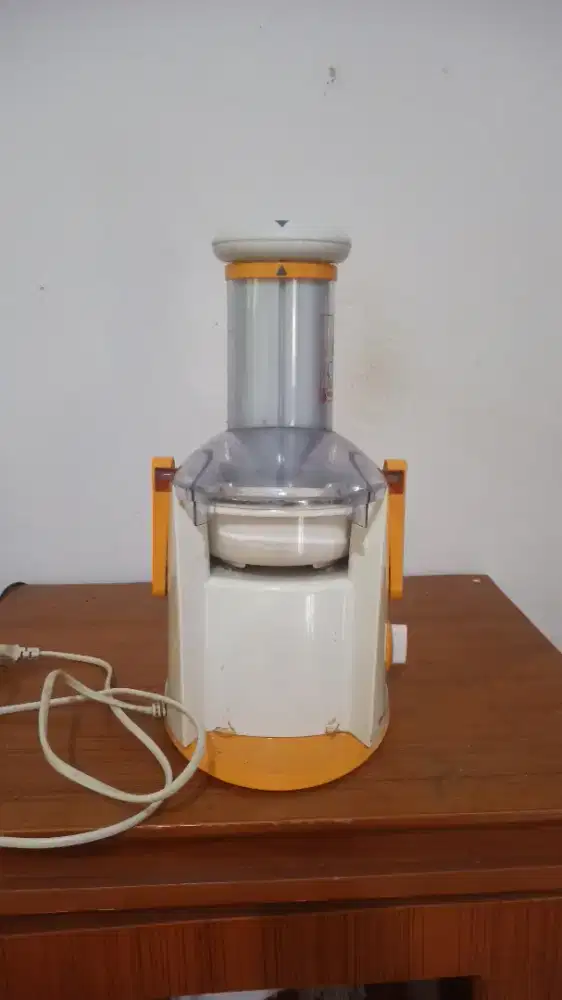 DI JUAL MURAH JUICER MEREK KIRIN KONDISI MASIH BAGUS NO MINUS