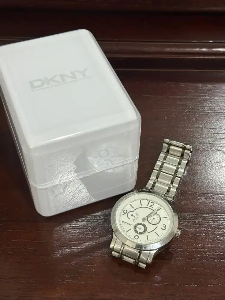 Jam tangan DKNY