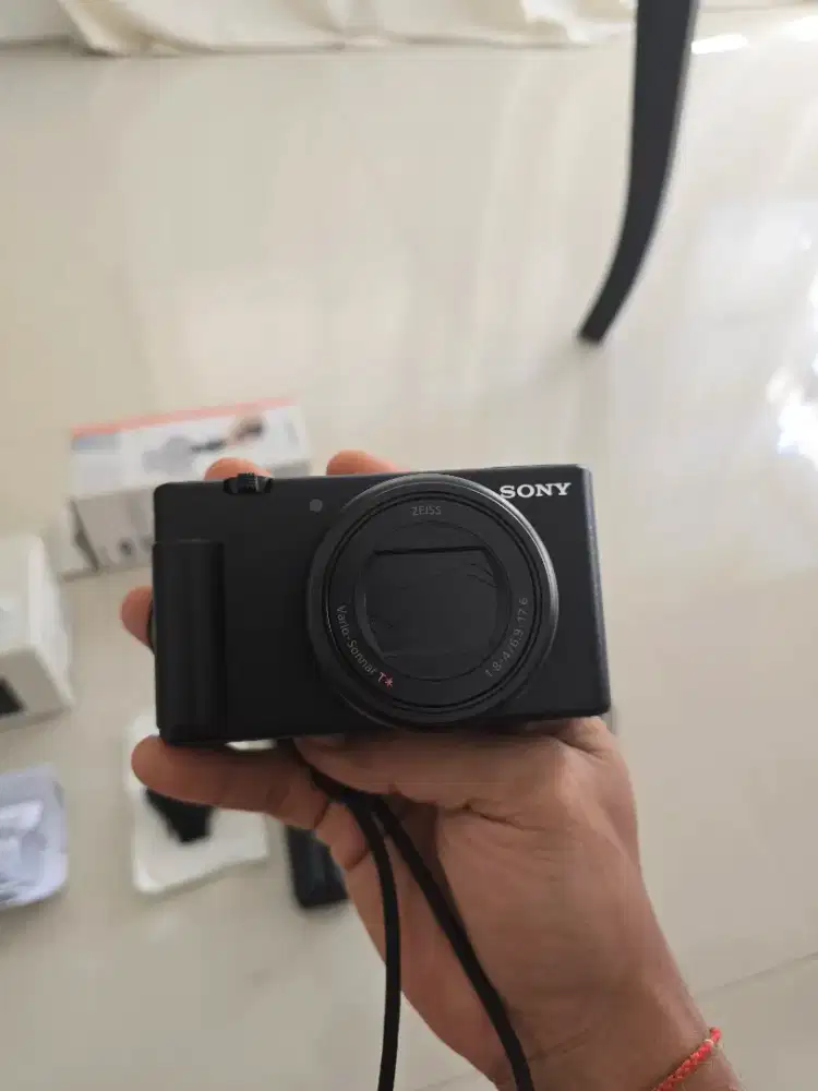 Sony ZV-1 Mark II Vlogging Camera Fullset Banyak Bonus Like New