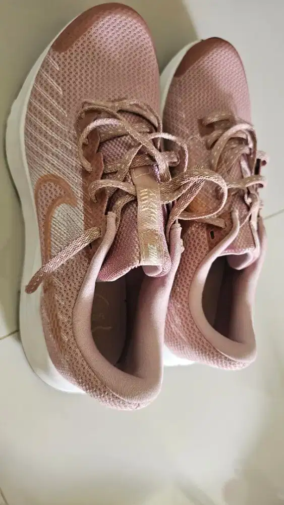 Sepatu olah raga Nike original baru dicoba saja