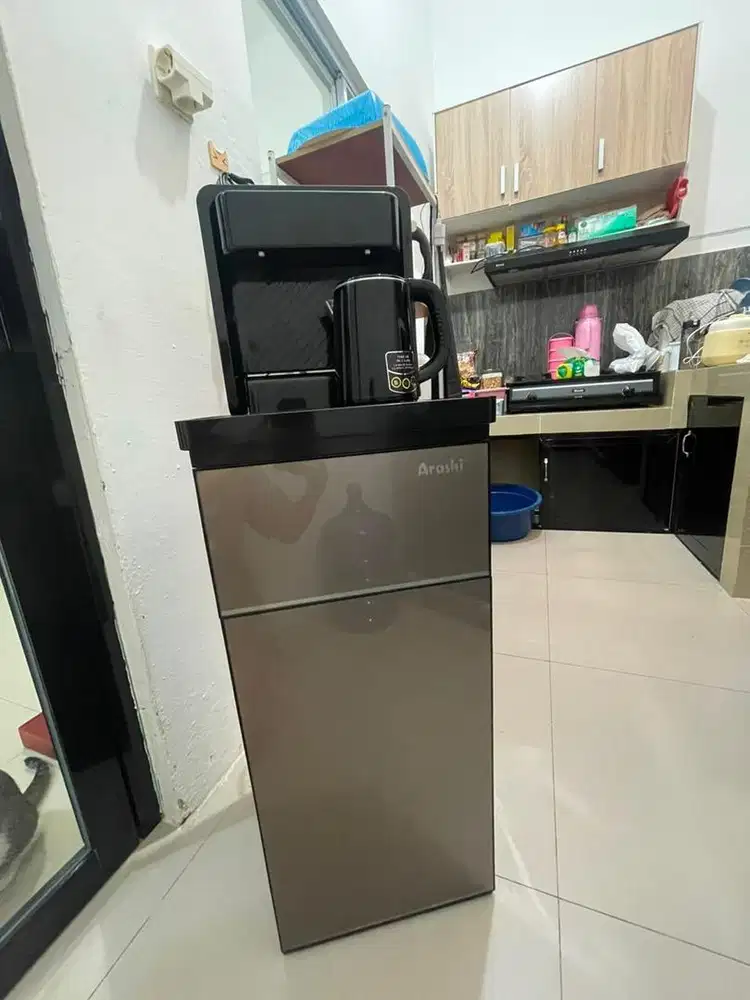 JUAL CEPAT ! Dispenser bisa dingin dan panas free 1 teko