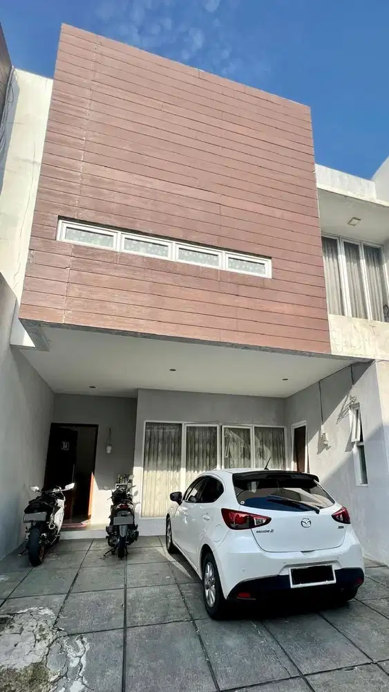 Rumah one gate cluster Jakarta Selatan