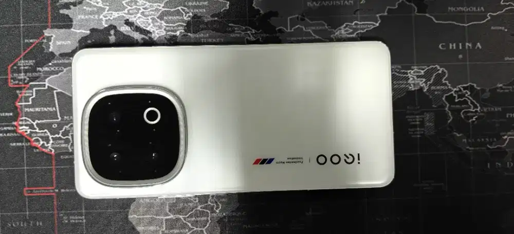 Iqoo 13 White BMW Edition