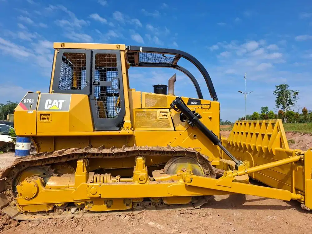 BULLDOZER CAT D7G 2 Thn 2012