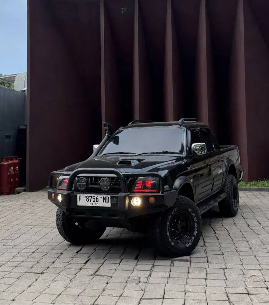 Strada L200 Diesel MATIC solar 4x4 Double Cabin