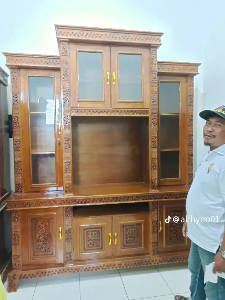 Lemari hias tv jumbo ukir jati 4 pintu