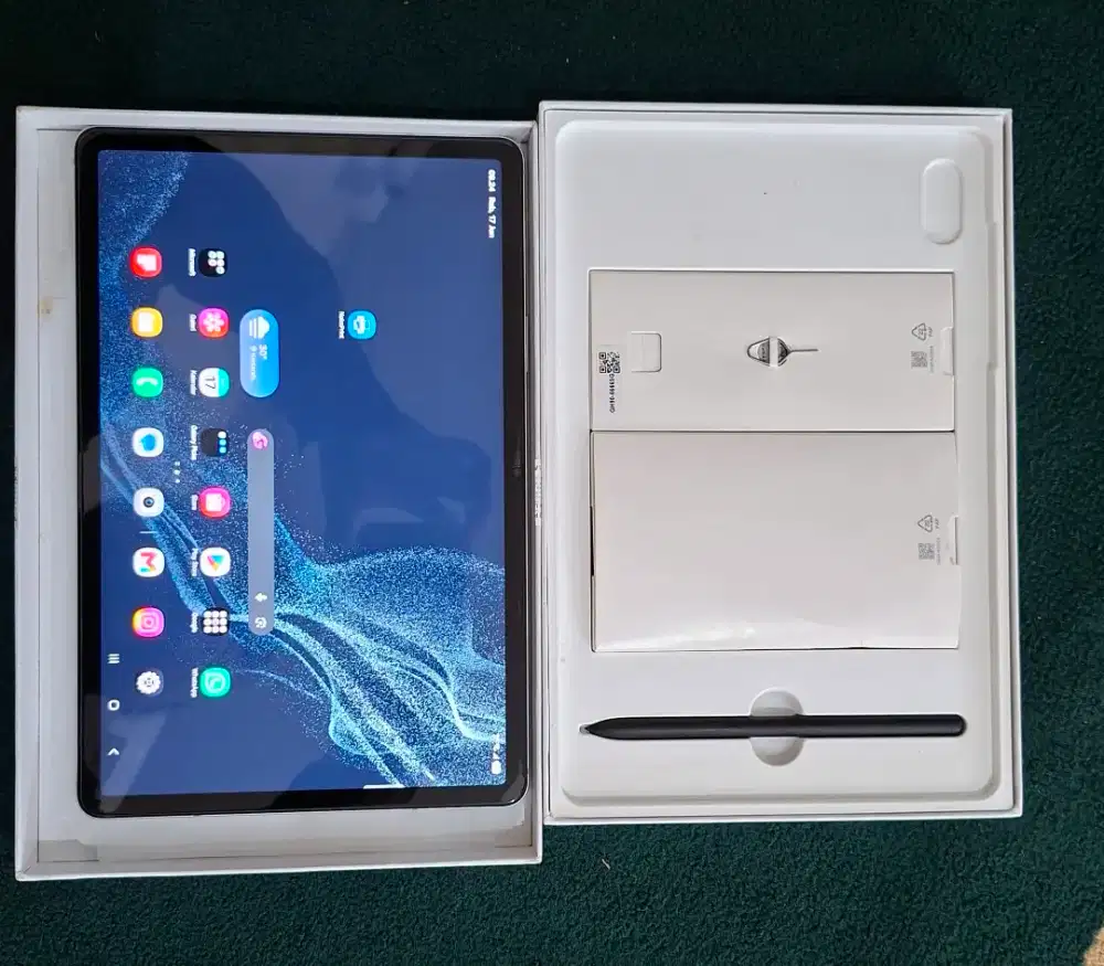 Samsung Tab S8 5G Fullset mulus + Keyboard