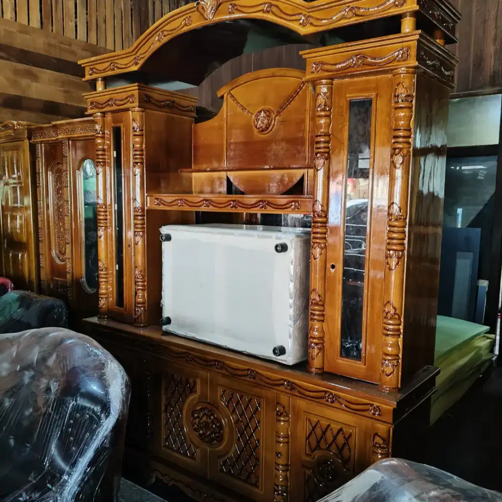 Lemari hias tv jumbo topi mahkota,model ukir jati 4 pintu jumbo