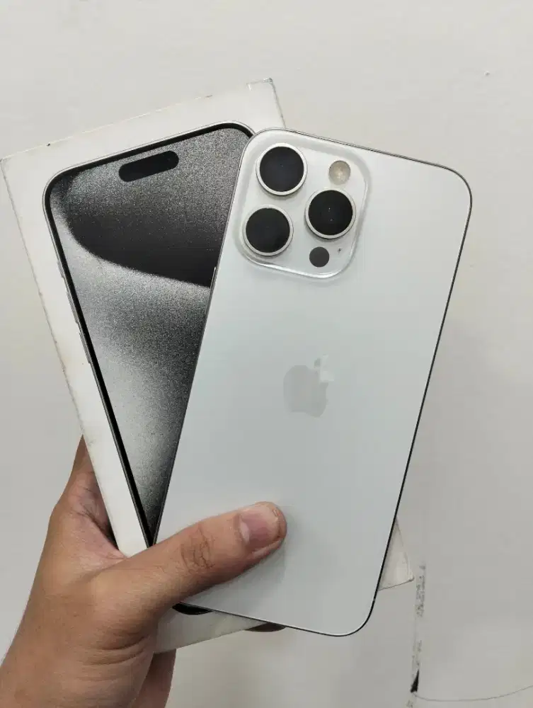 iPhone 15 Promax 256GB white titanium