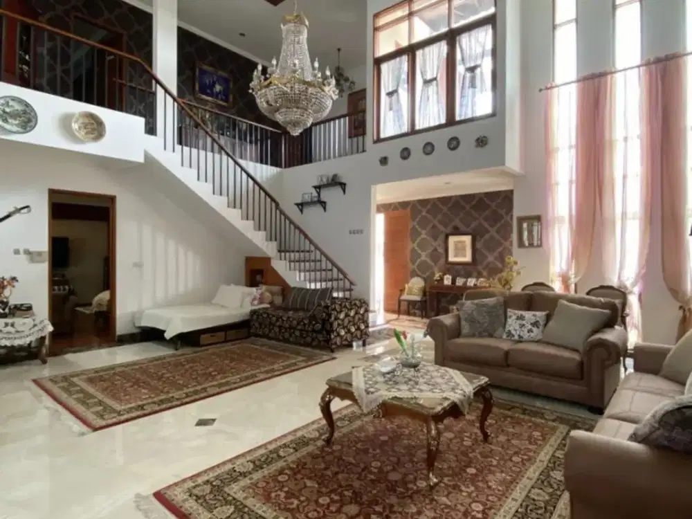 Dijual Rumah Strategis 3 Lantai Ada Swimmimg Pool dan Musholla Dekat Bxc Mall dan Stasiun Sudimara di Bintaro Tangsel Gb-18452