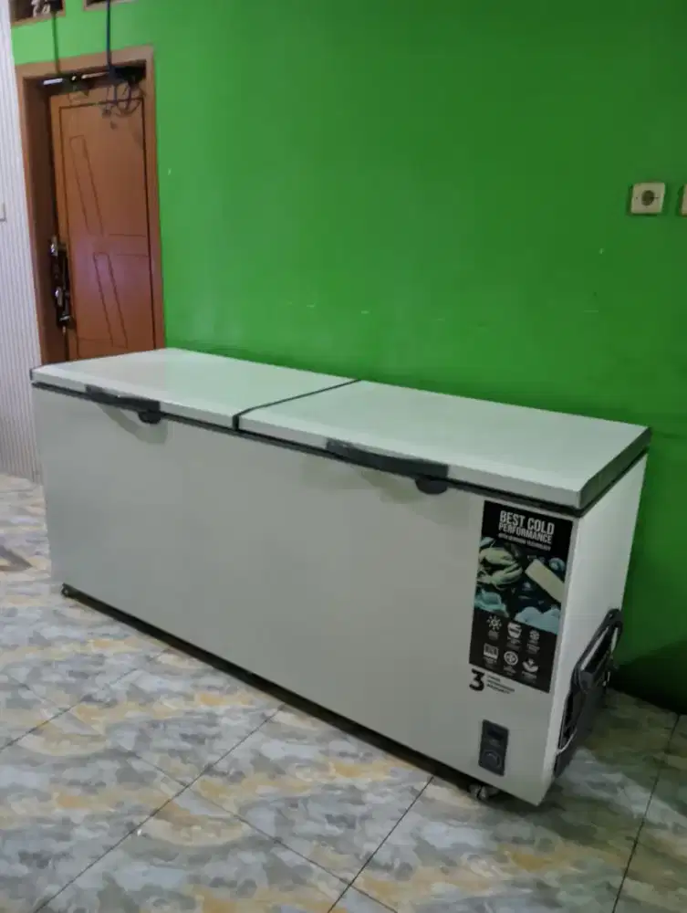 dijual frezzer box 715L