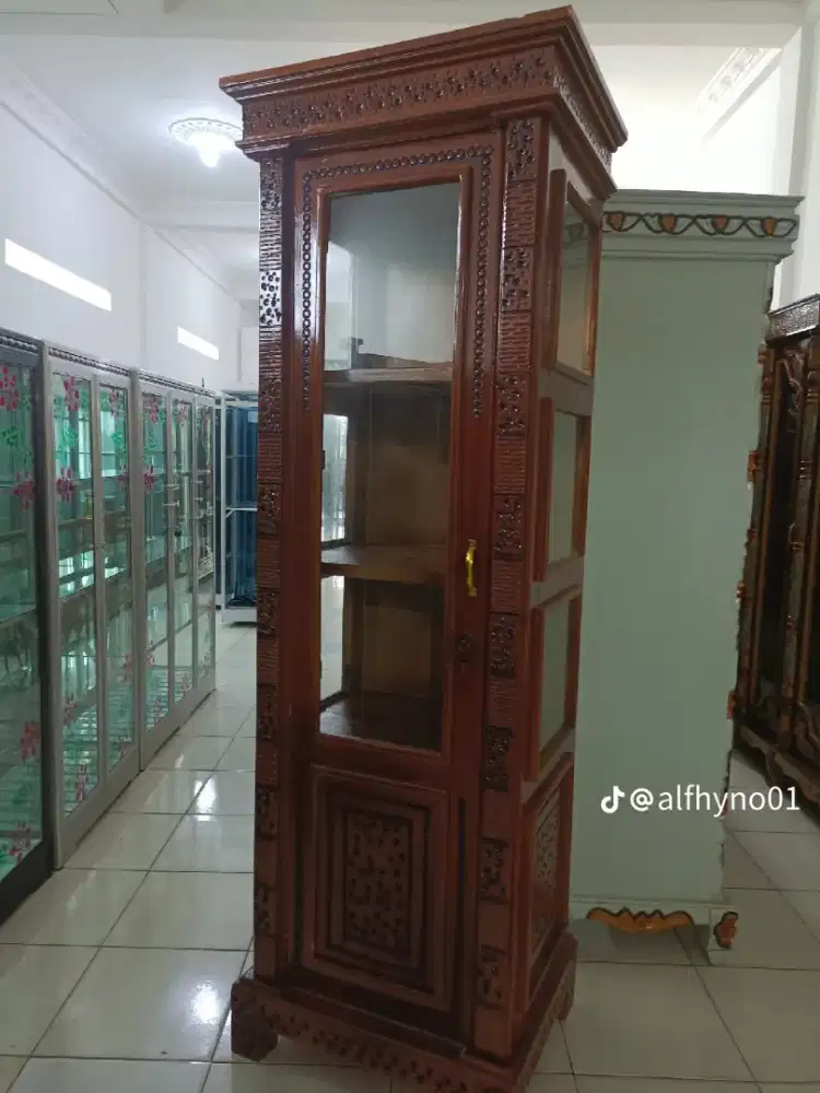 Lemari sudut 1 pintu jumbo T.210cm ukir jati