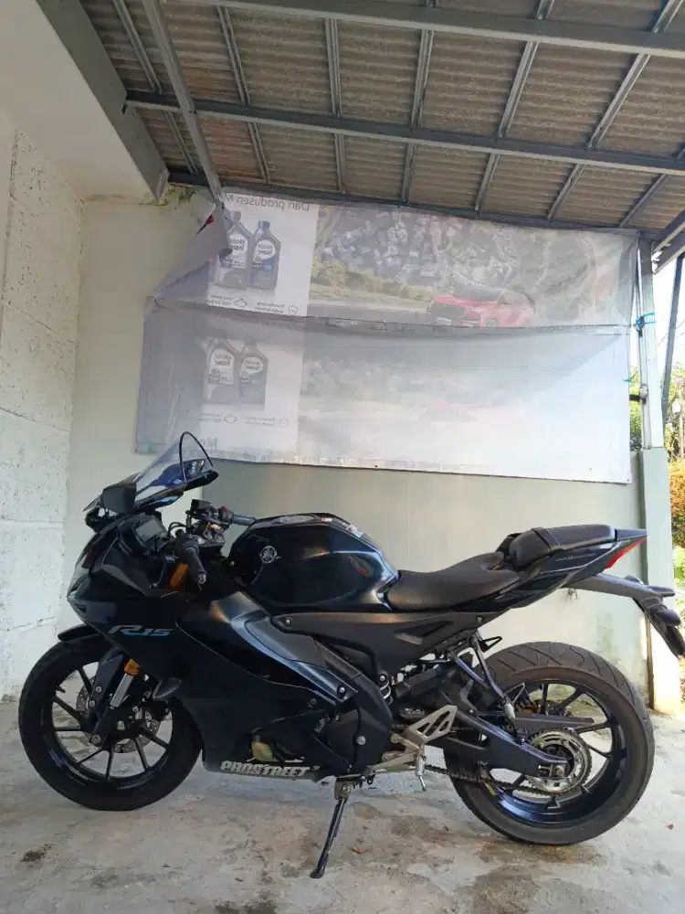 Yamaha R15 v4 Thun 2022