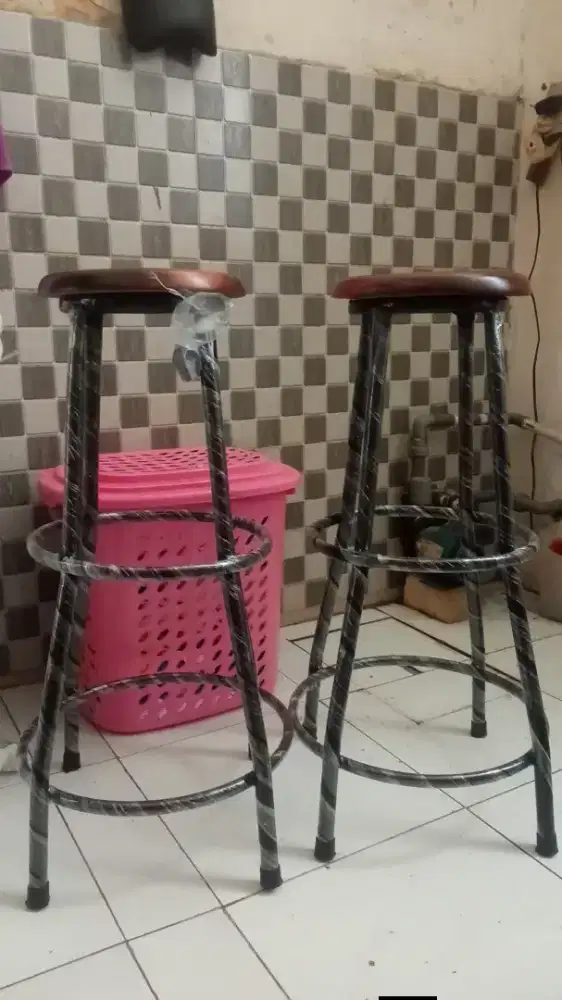 Kursi baru salah beli