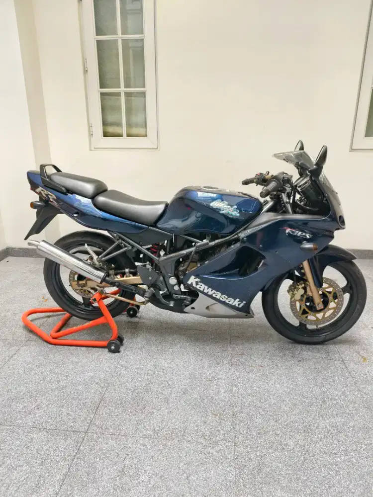 KAWASAKI NINJA RR barang koleksi