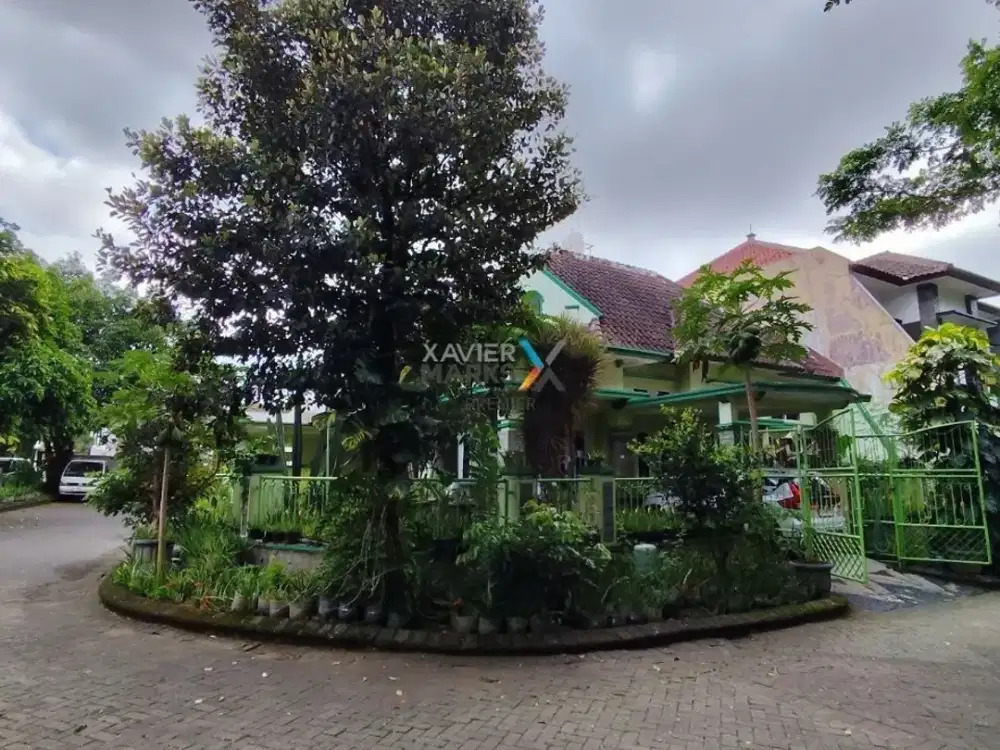 DIJUAL Rumah Vintage Modern Ada Area Jemur Vibes Asri Siap Huni Keamanan 24 Jam Kawasan Prestisius Dekat Pusat Kota dan Kampus di Permata Jingga