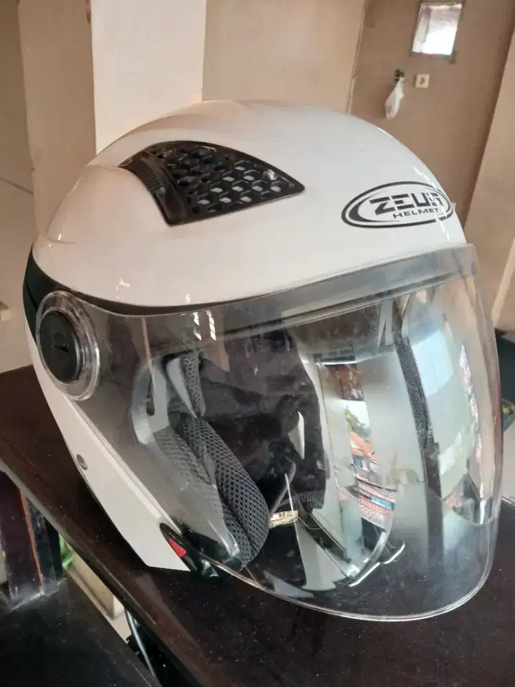 Zeus putih ukuran L