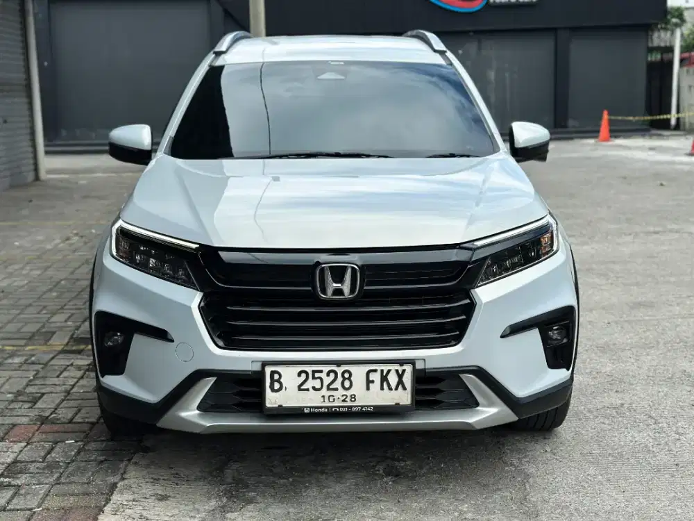Brv E Prestige Sensing CVT 2023 Putih DP 28jt Kredit Terbaik SeOLX!