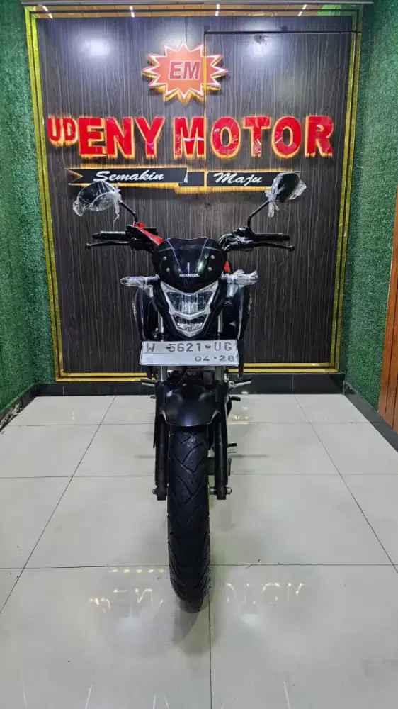 UD ENY MOTOR - Honda New CB150R thn 2017 mulus