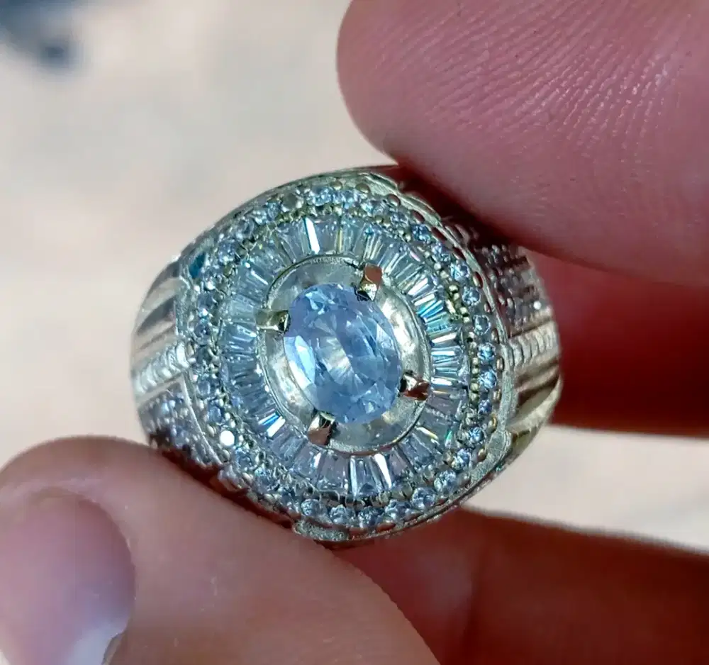 Eye clean hampir loupe clean Blue safir Ceylon Srilanka no heated memo