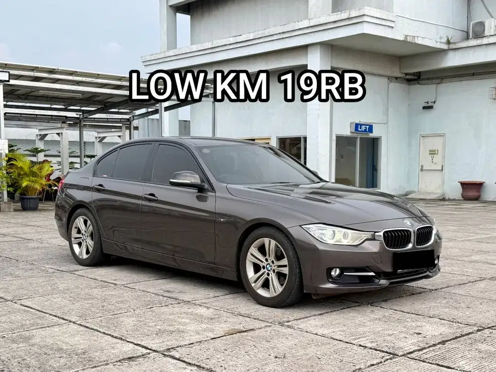 (SUPER LOW KM 19RB) BMW 320I SPORT 2013