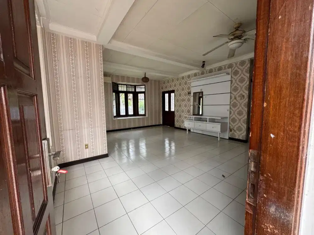 Rumah Strategis Posisi Hook di Sektor 5 Bintaro
