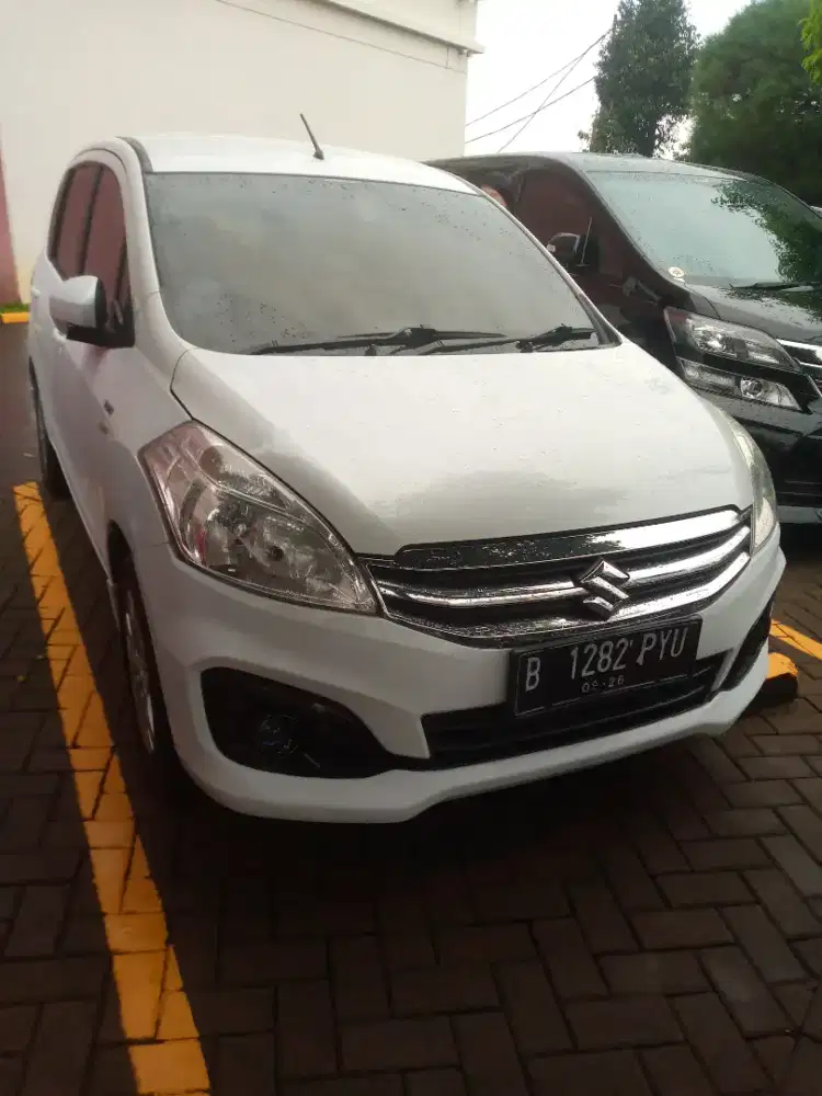 Jua mobil bekas pakean pribadi