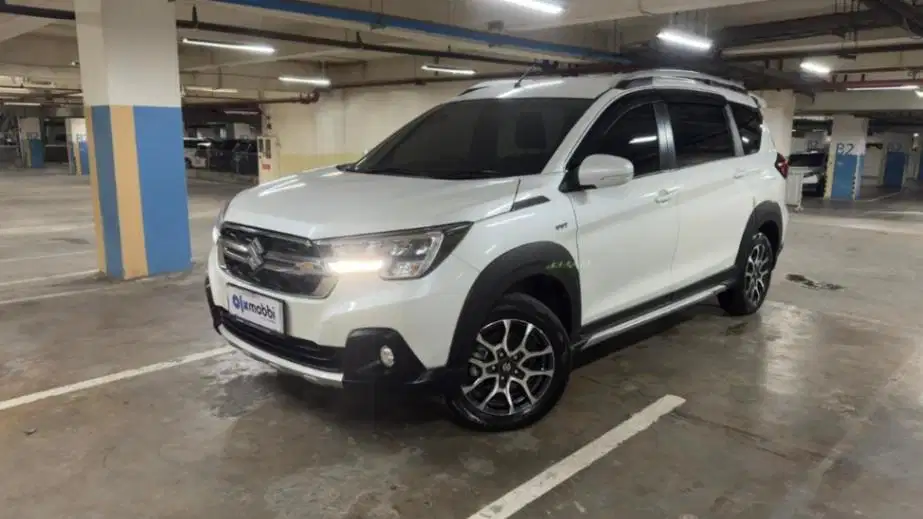 LOW DP Suzuki XL7 1.5 Zeta Bensin-AT 2023 WIR